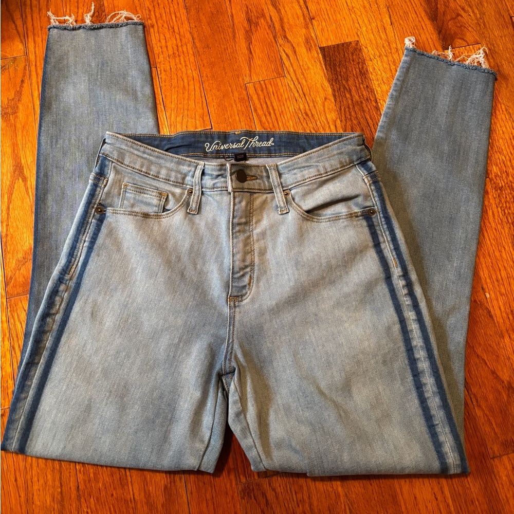 Women’s light wash denim jeans